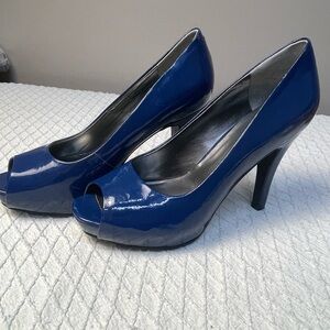 Nine & Co. Glossy Navy Peep-Toe Heels